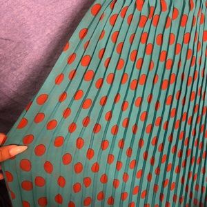 XL dress w cream bodice & pleated polka dot skirt